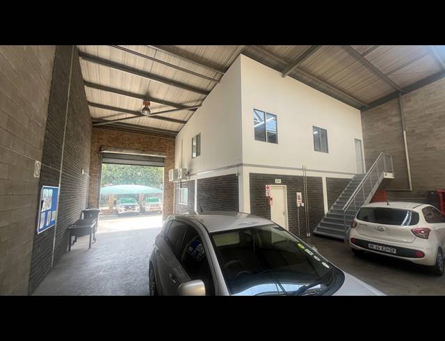 410M² WAREHOUSE TO LET IN SPARTAN